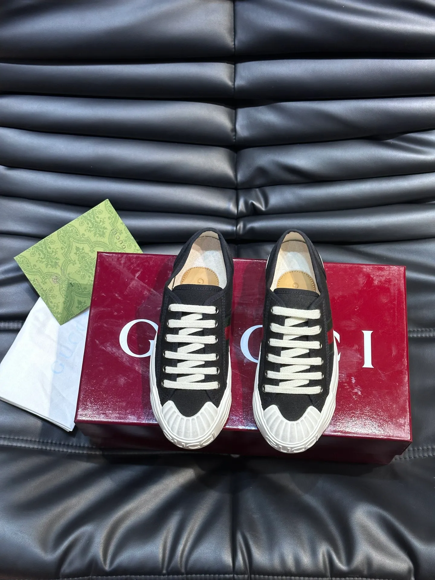 Men's shoes 💰p360 "GUUC*" Couple model 👫GG printed canvas sneakers, this sneaker is from the Gucci Lido series, and its design is inspired by the summer style and beach clubs of the Italian coast. The early autumn series reinterprets the brand's classic design elements and exquisite patterns from a modern perspective. These low-top sneakers are crafted from the brand's original fabric, the classic GG printed canvas, with a slightly distressed effect around the rubber sole. The GG pattern and logo are cleverly integrated into the sole, and the toe is embellished with an embossed Gucci logo. The towel insoles are decorated with brand logo leather labels, are light, comfortable and breathable for the feet, and come with a full set of original packaging! Size: Female 35-40 Male 38-45 (46 customized)